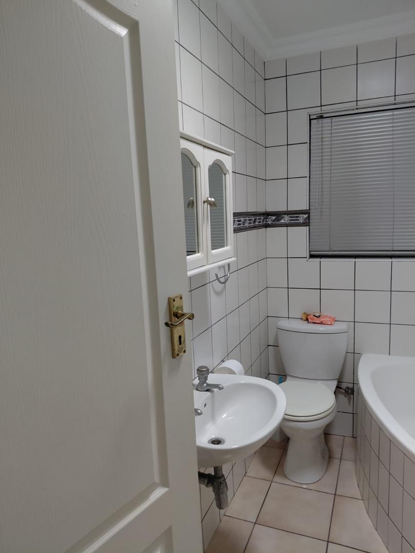 To Let 3 Bedroom Property for Rent in Loevenstein Western Cape